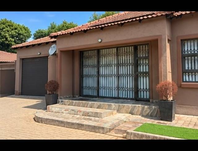 3 BEDROOM TOWNHOUSE FOR SALE IN ANNLIN